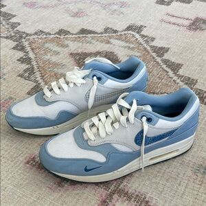 Nike Air Max Light Blue and White Sneakers